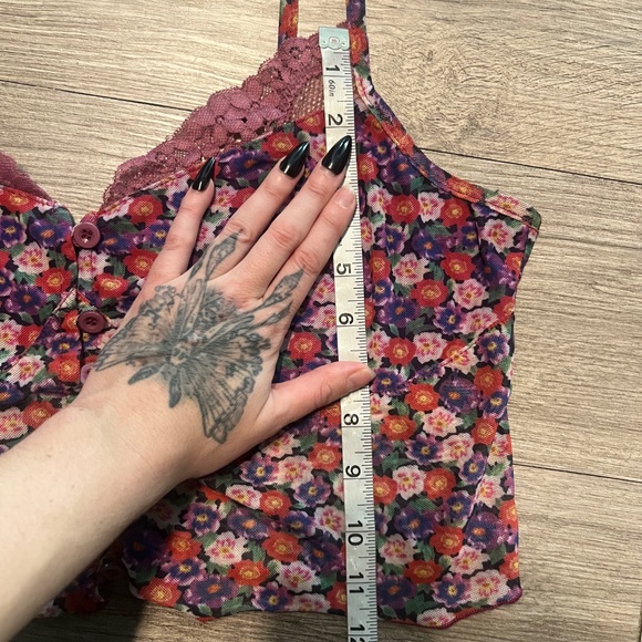 Plus size floral tank top - Picture 4 of 5